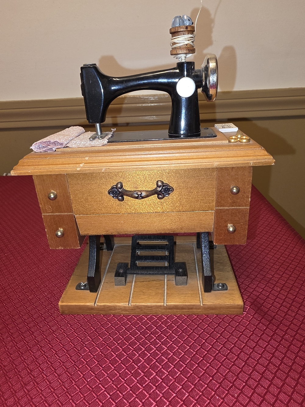 Vintage Music Box - Sewing Machine - Plays Bows & Buttons